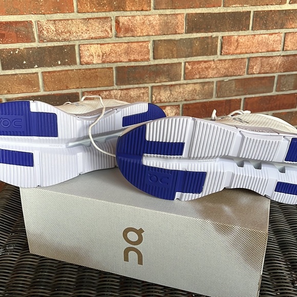 On Cloudnova size 9 blue/white/lavender - Picture 3 of 9